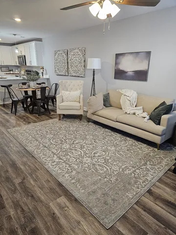 $1,800 | 100 Henry Drive, Unit 212, Burns, TN 37029