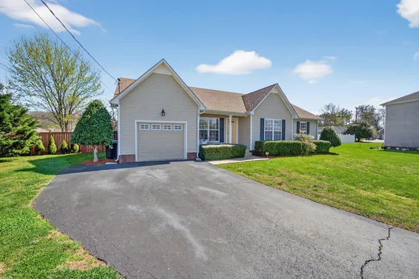 $331,900 | 1602 Oxford Court, Columbia, TN 38401