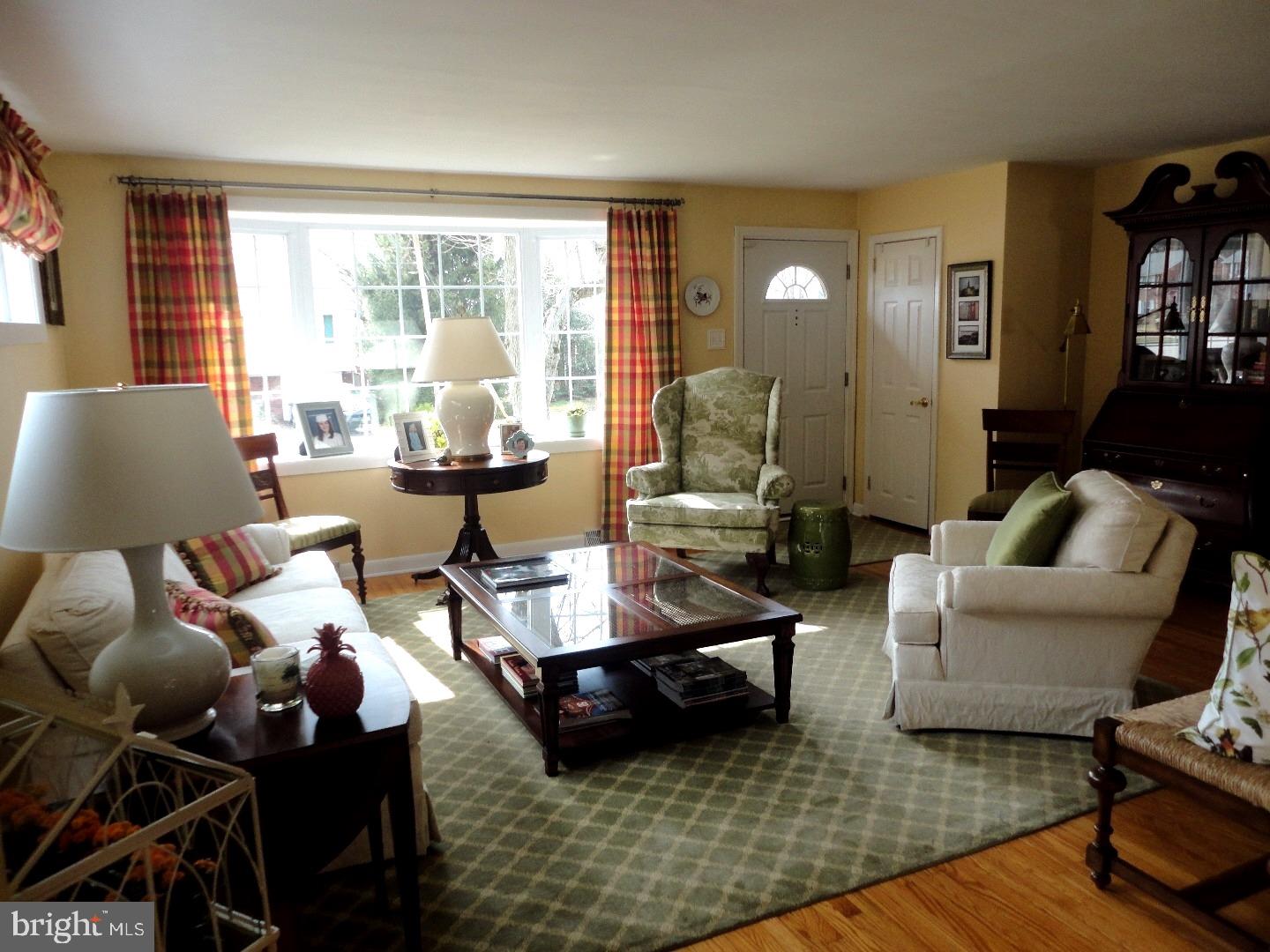 604 Evans Road Springfield, PA 19064 - Photo 5 of 25 Living Room