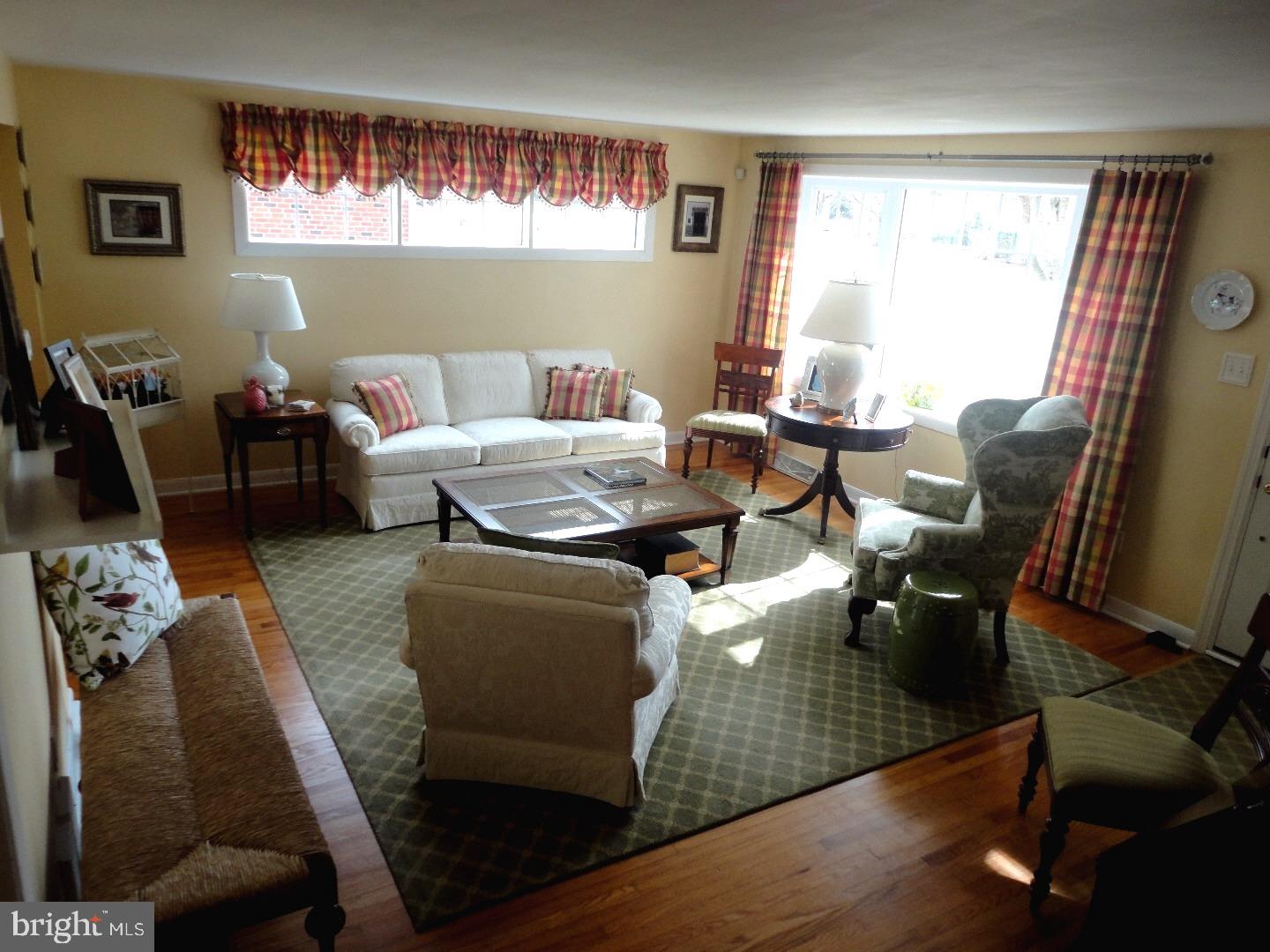 604 Evans Road Springfield, PA 19064 - Photo 6 of 25 Living Room