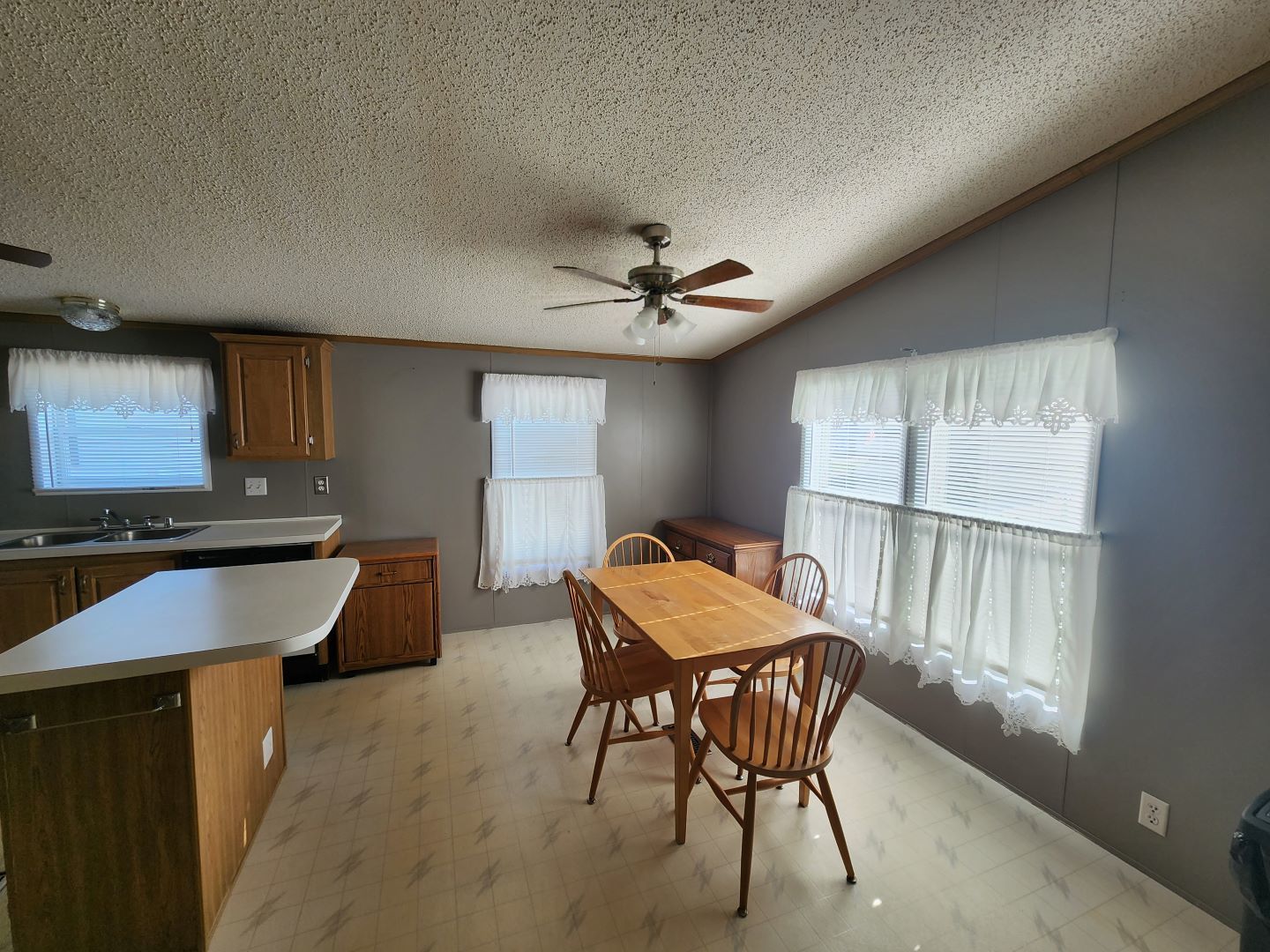 22711 South Ravisloe Lane Frankfort, IL 60423 - Photo 4 of 22 Gallery Image 4