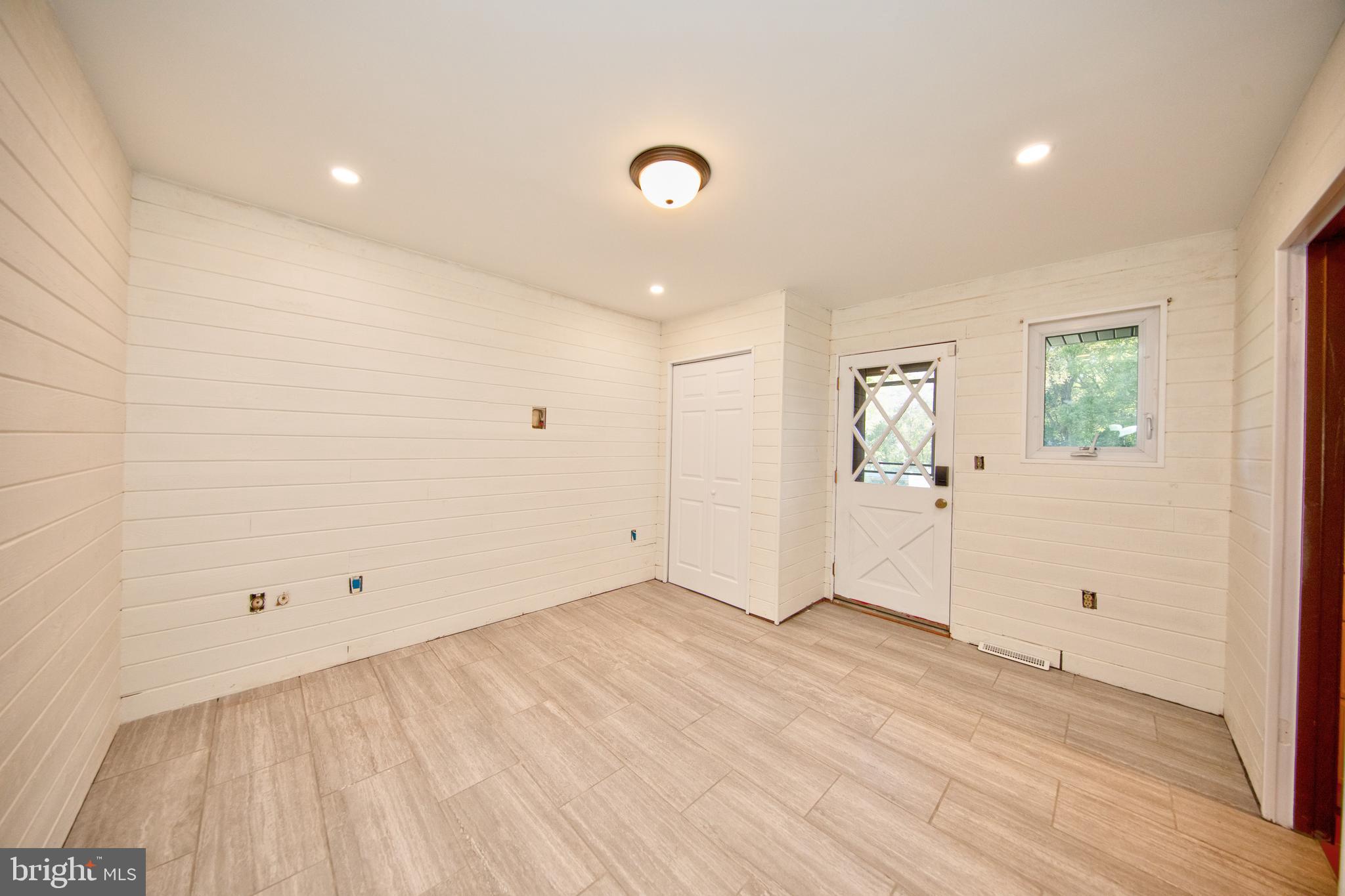 8007 Yellowstone Road Kingsville, MD 21087 - Photo 21 of 46 Main level mud room with separate entrance