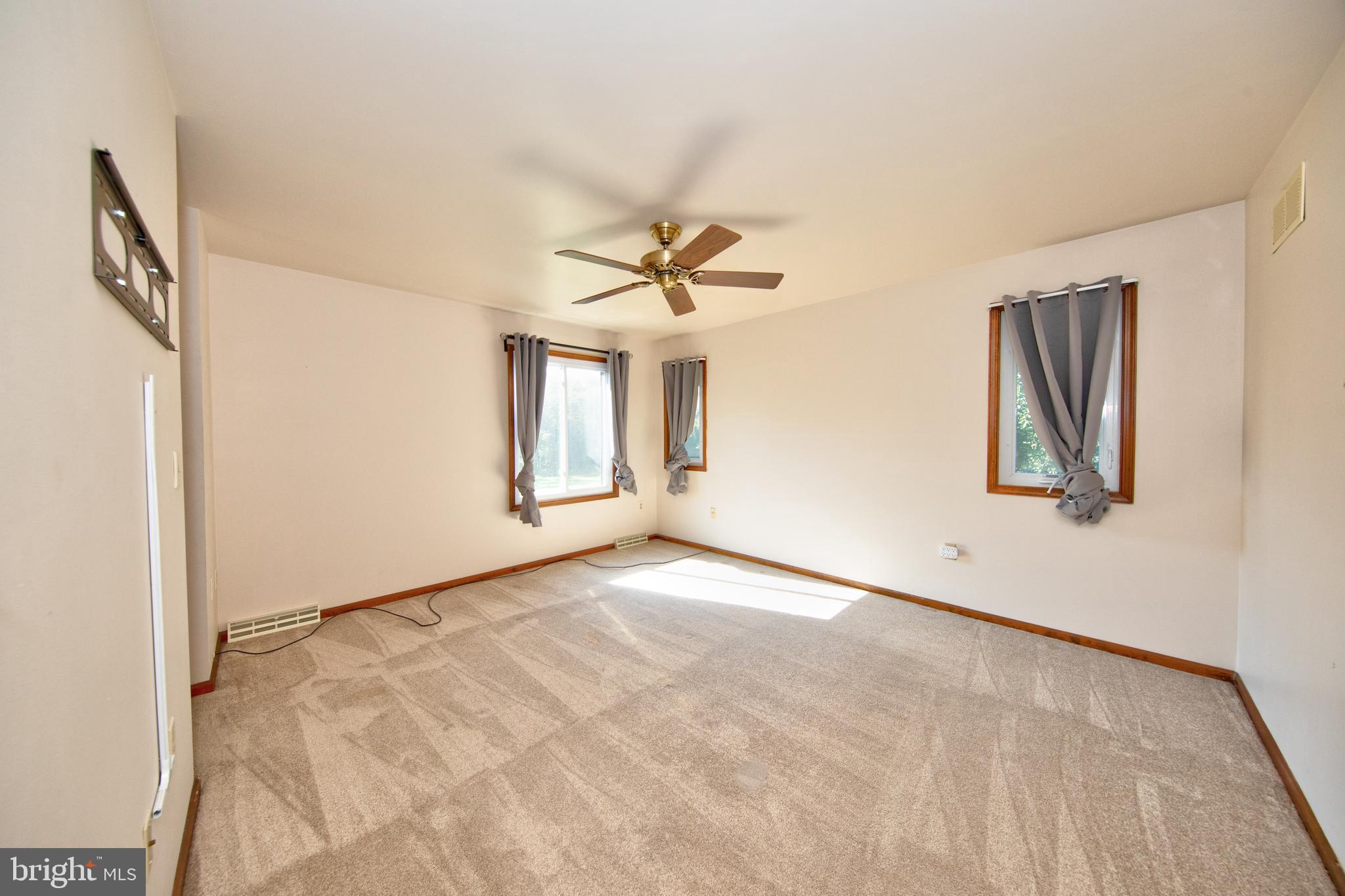 8007 Yellowstone Road Kingsville, MD 21087 - Photo 22 of 46 Primary bedroom