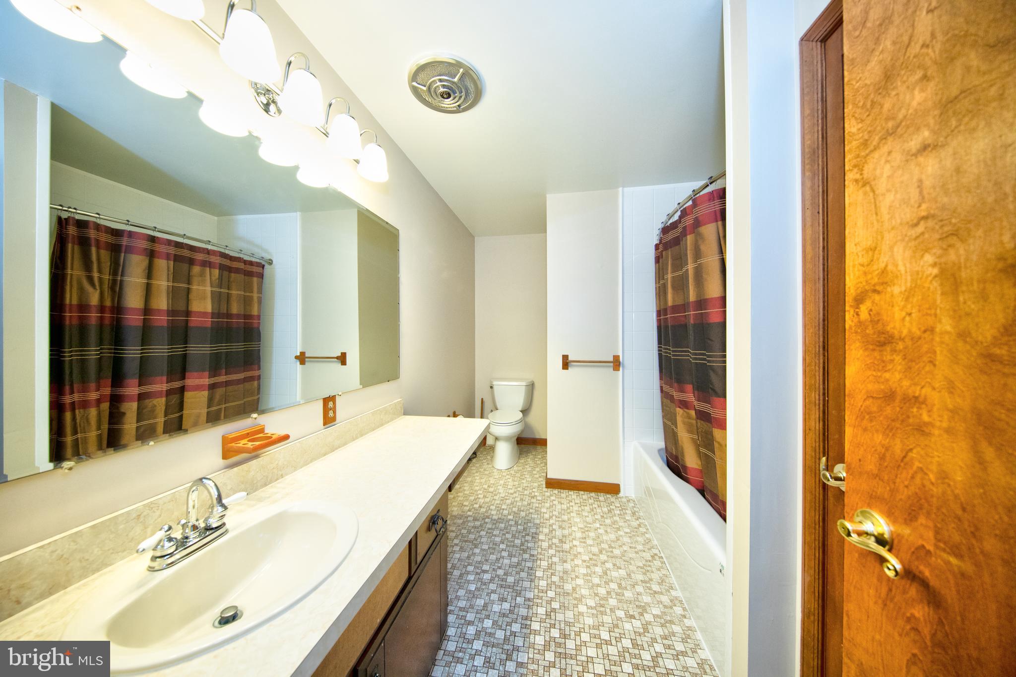 8007 Yellowstone Road Kingsville, MD 21087 - Photo 28 of 46 2nd full bathroom on upper level