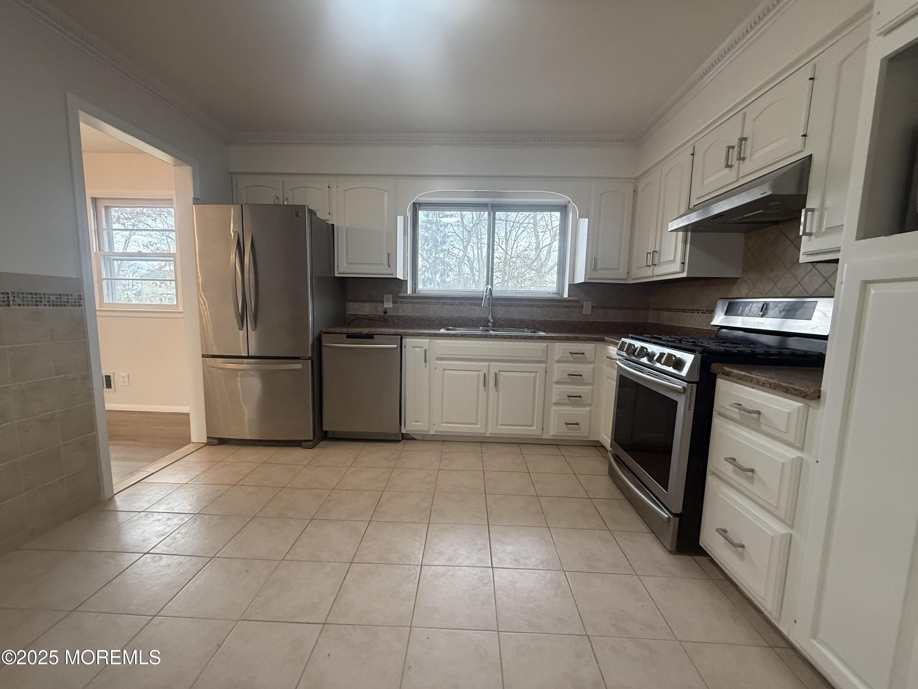 117 Greymoor Road Howell, NJ 07731 - Photo 10 of 41 IMG_2500