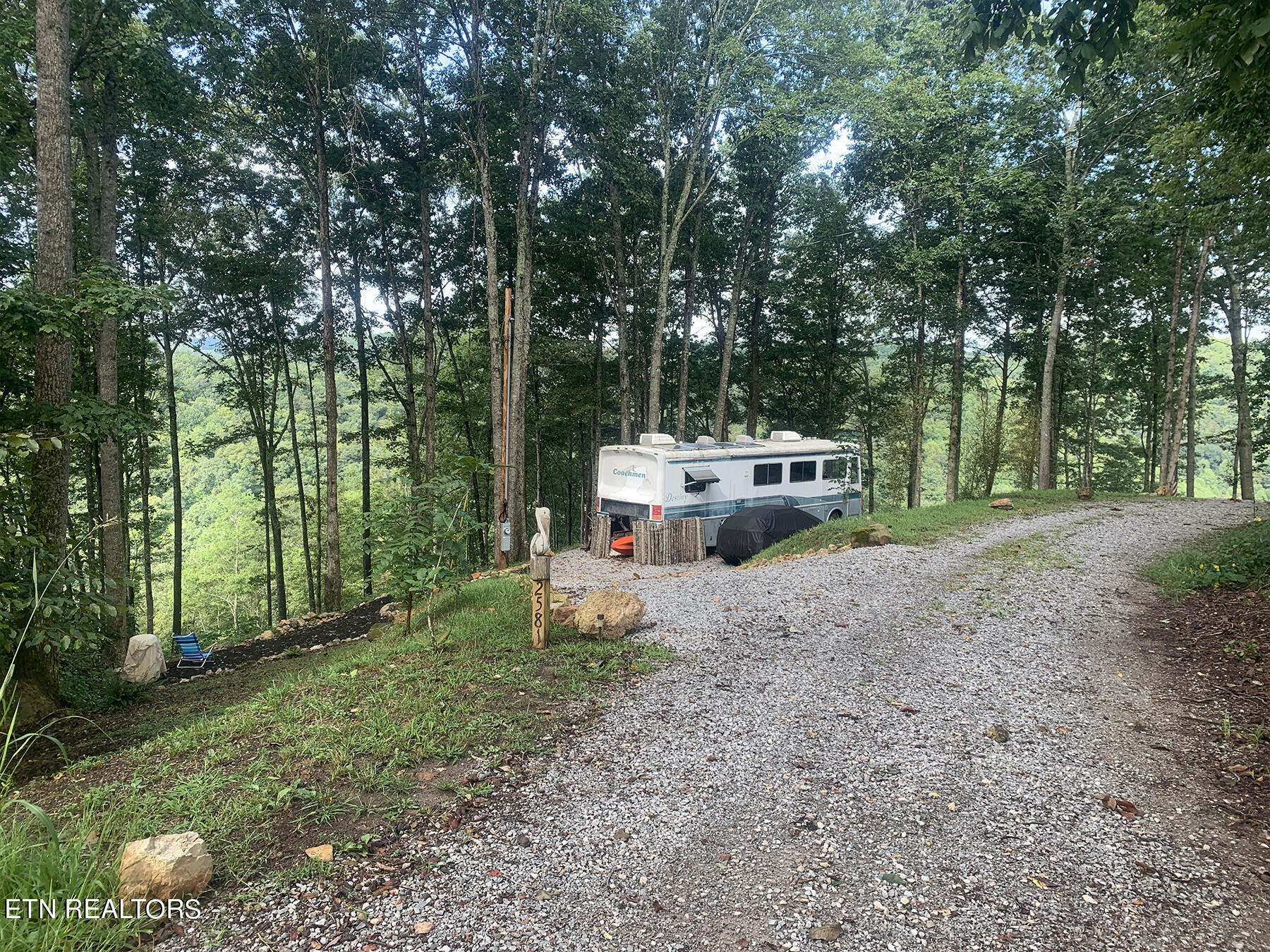 2581 Locust Grove Road New Tazewell, TN 37825 - Photo 5 of 10 pic5