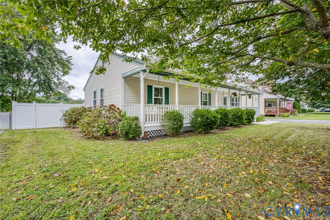 6327 Draperfield Road Mechanicsville, VA 23111 - Photo 3 of 23 Ranch-style home featuring a porch