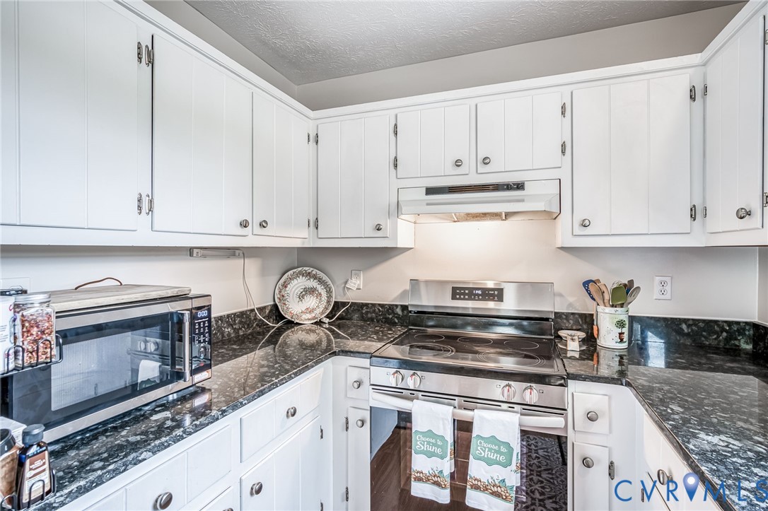 6327 Draperfield Road Mechanicsville, VA 23111 - Photo 10 of 23 Kitchen with stainless steel appliances, a texture