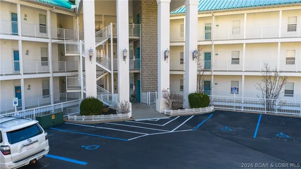 $425,000 | 186 Sunset Palms Drive, Unit 3I, Camdenton, MO 65020