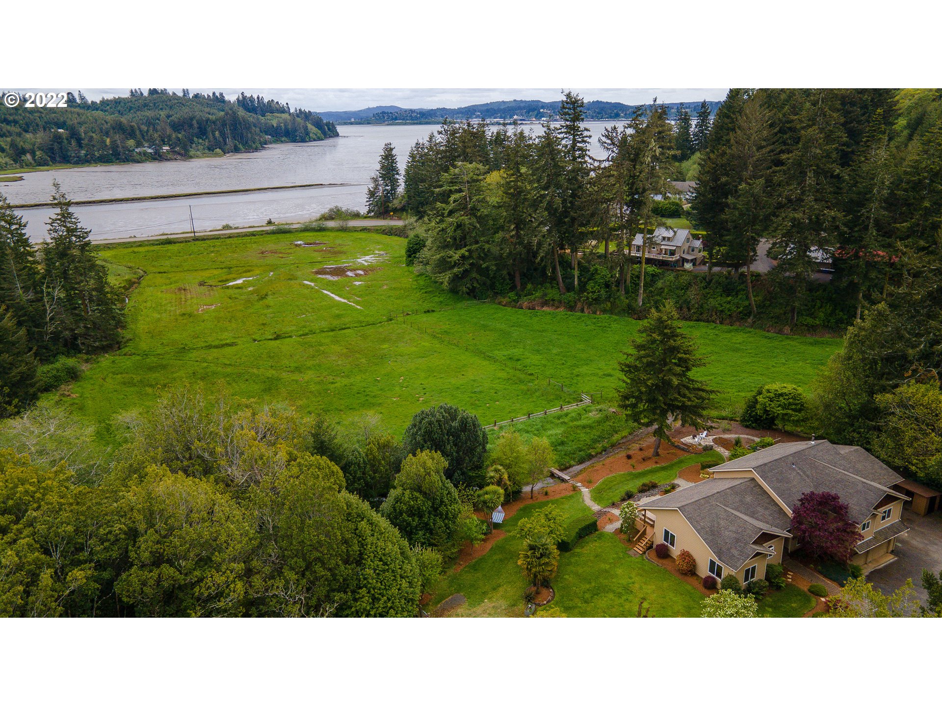 66270 Watertower Road North Bend, OR 97459 - Photo 6 of 31 Gallery Image 6