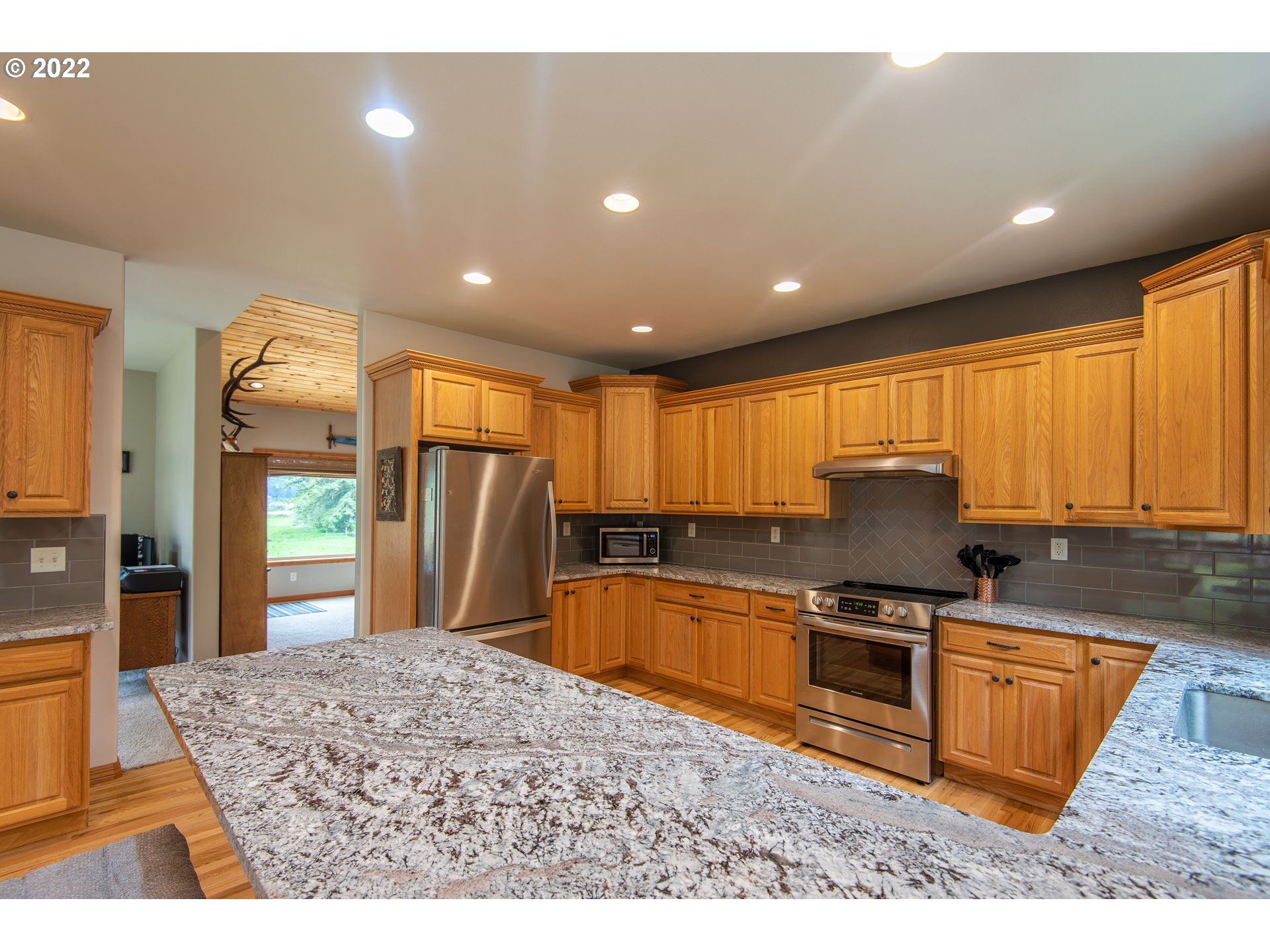 66270 Watertower Road North Bend, OR 97459 - Photo 8 of 31 Gallery Image 8