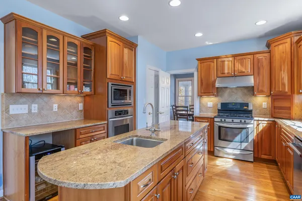 $895,000 | 381 Bybee Estates Lane, Palmyra, VA 22963