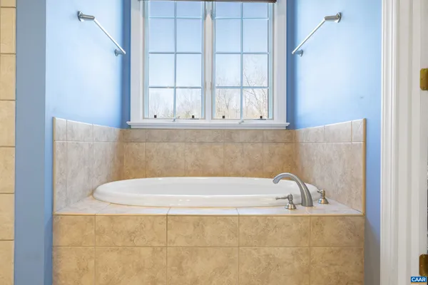 $895,000 | 381 Bybee Estates Lane, Palmyra, VA 22963