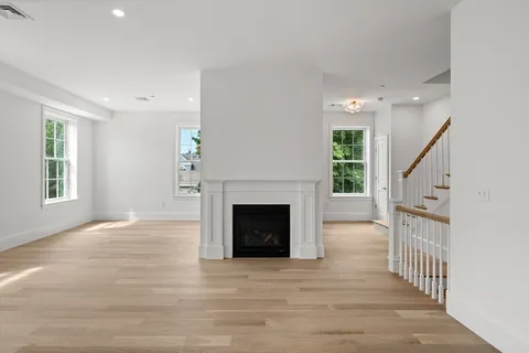 $1,999,000 | 64 Pleasant Street, Unit B, Marblehead, MA 01945