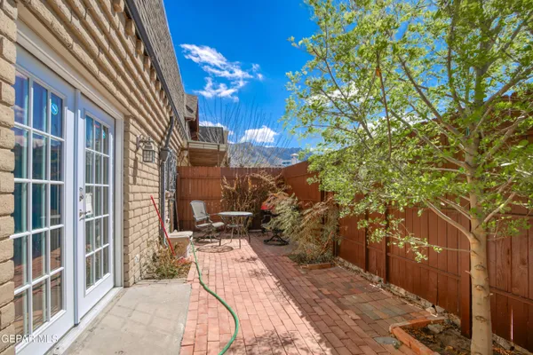 a view of a pathway with a yard