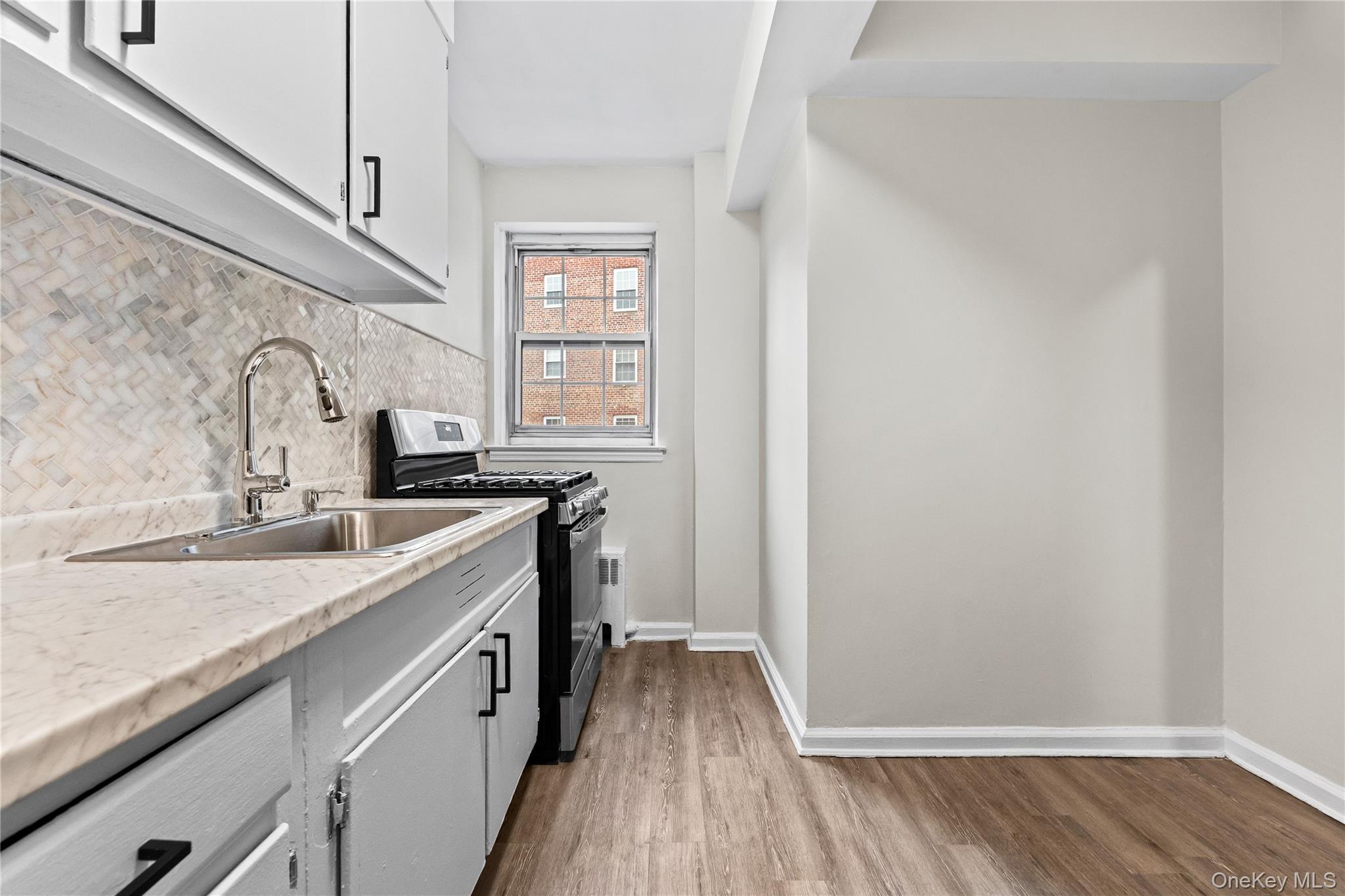 230 Pelham Road, Unit 4L New Rochelle, NY 10805 - Photo 25 of 30