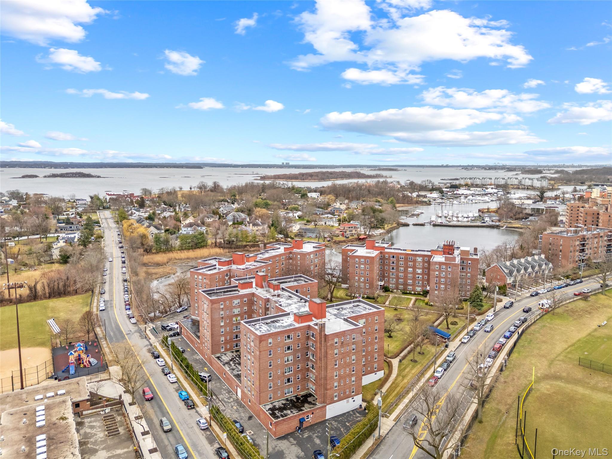 230 Pelham Road, Unit 4L New Rochelle, NY 10805 - Photo 5 of 30 230 Pelham Road, New Rochelle, NY 10805