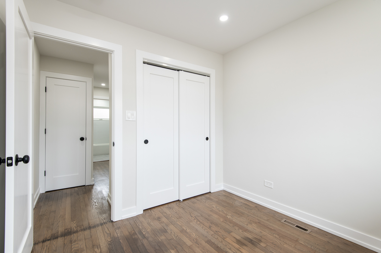 7502 North Ridge Boulevard, Unit D Chicago, IL 60645 - Photo 21 of 31 Gallery Image 21