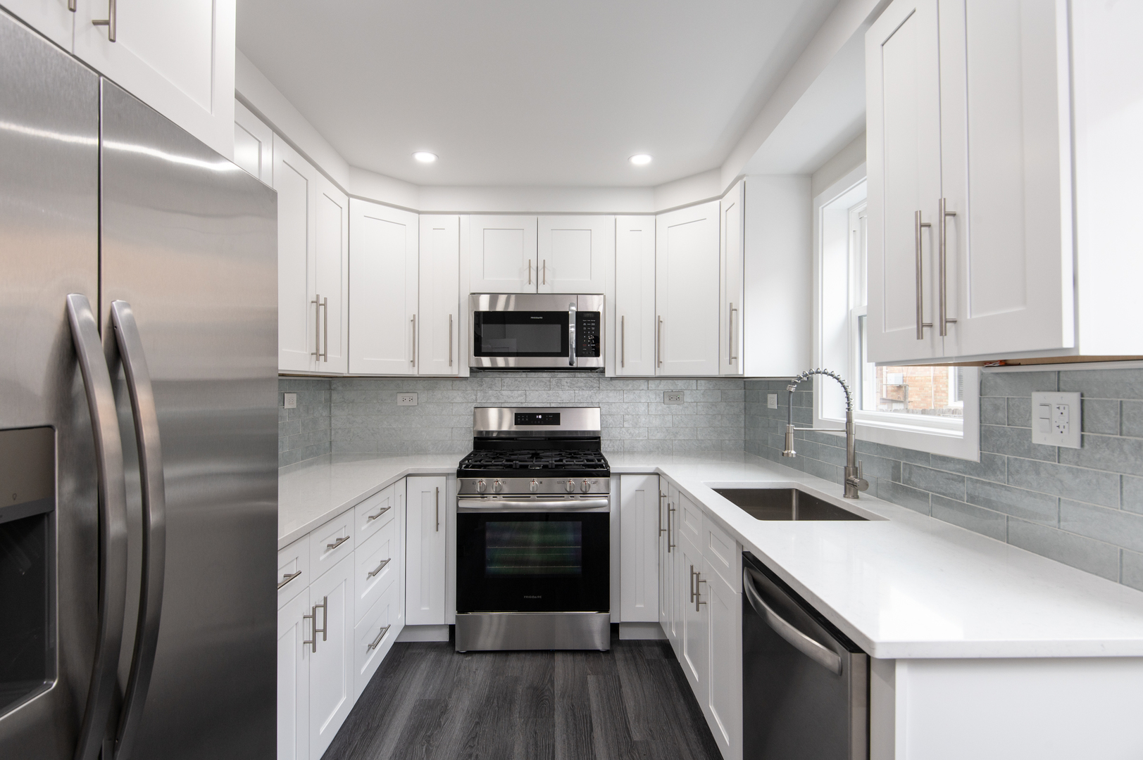 7502 North Ridge Boulevard, Unit D Chicago, IL 60645 - Photo 8 of 31 Gallery Image 8