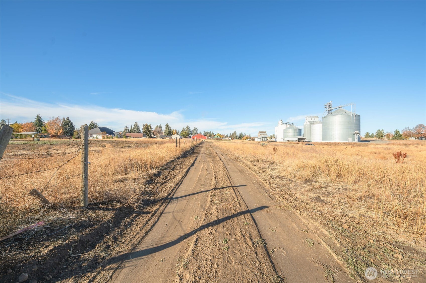 601 East 1st Street Waterville, WA 98858 - Photo 9 of 18 a view of an ocean and beach