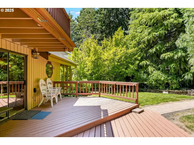 a view of sitting area on roof deck