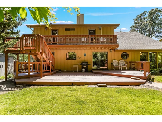 a view of a backyard of the house