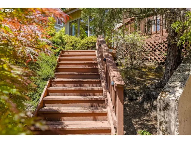 a view of entryway with flower