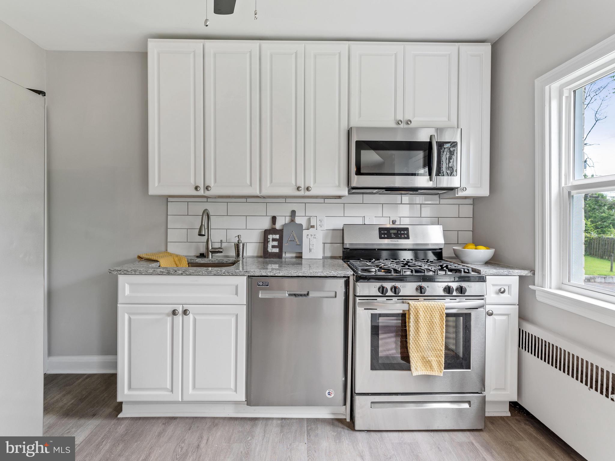 4203 Fordham Road Baltimore, MD 21229 - Photo 20 of 36 Classicly designed kitchen