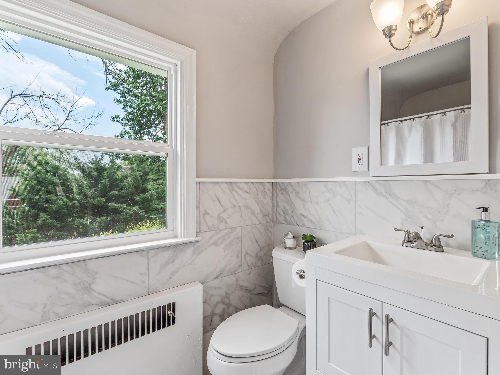 4203 Fordham Road Baltimore, MD 21229 - Photo 24 of 36 2nd level full bath