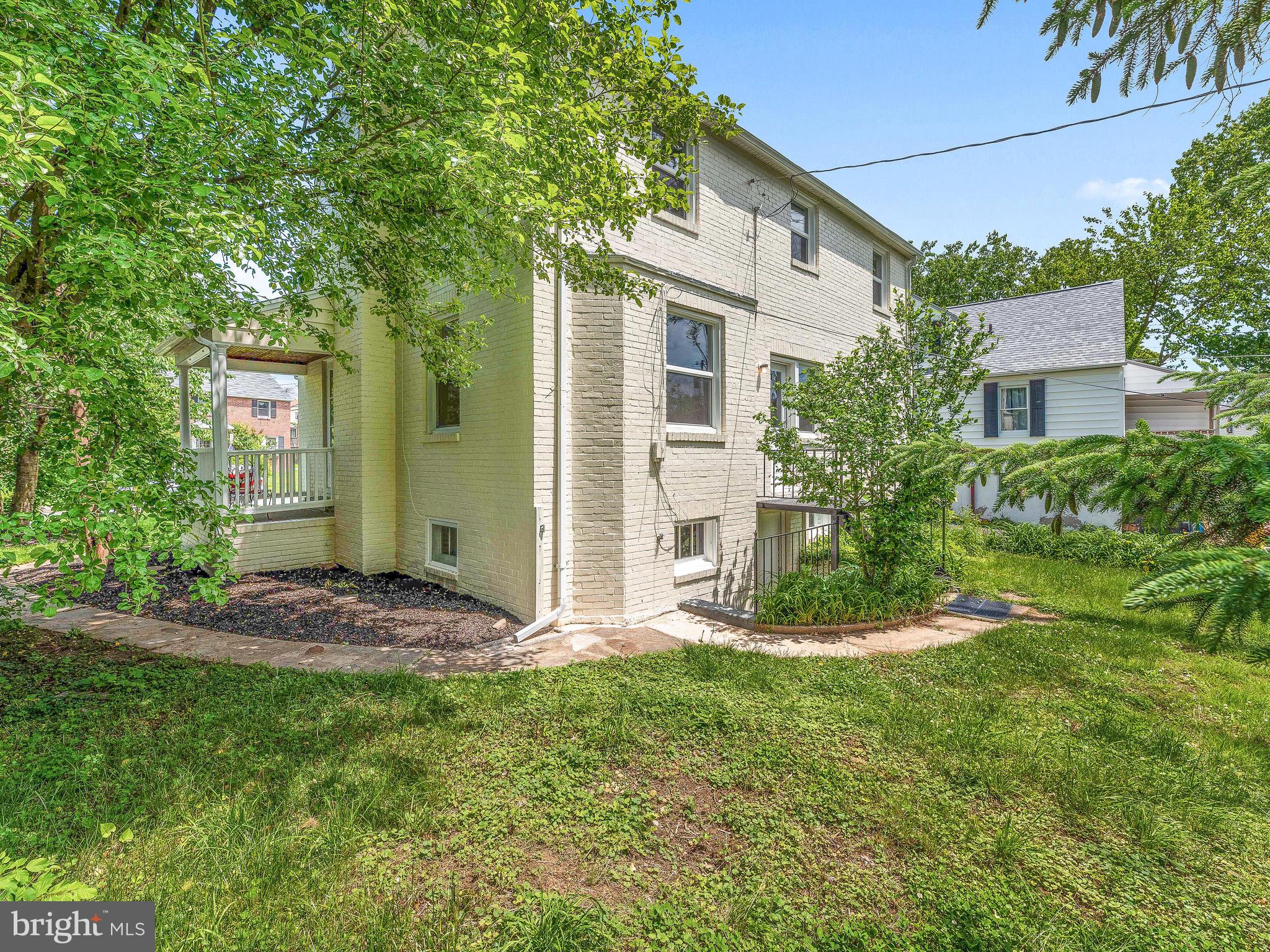 4203 Fordham Road Baltimore, MD 21229 - Photo 33 of 36 Landscaped lot