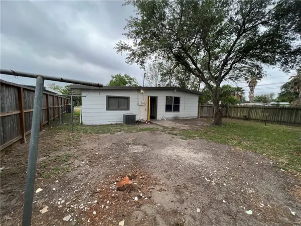 a view of a house with yard and a tree