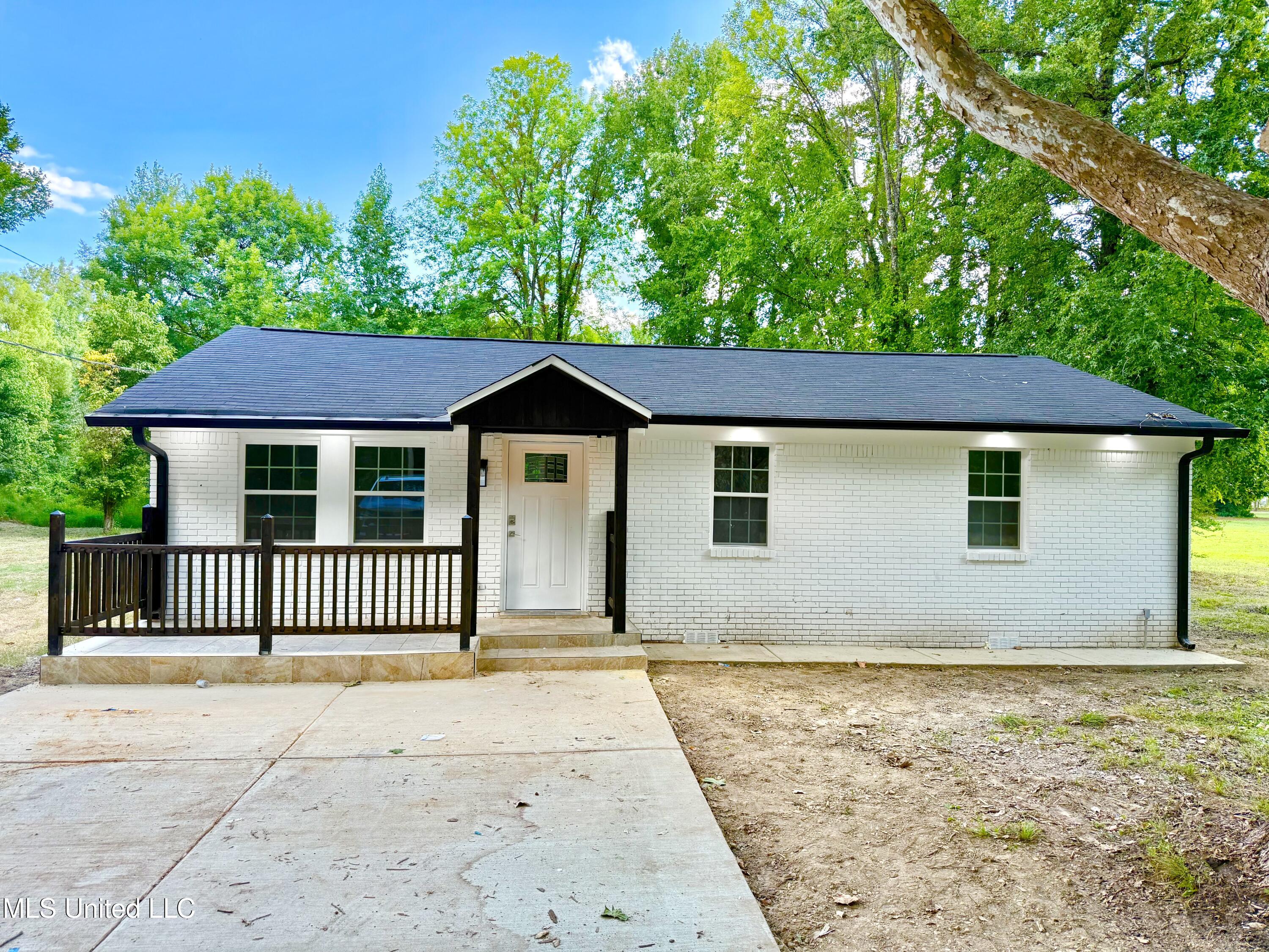 14679 Burton Road Olive Branch, MS 38654 - Photo 3 of 18 IMG_5338