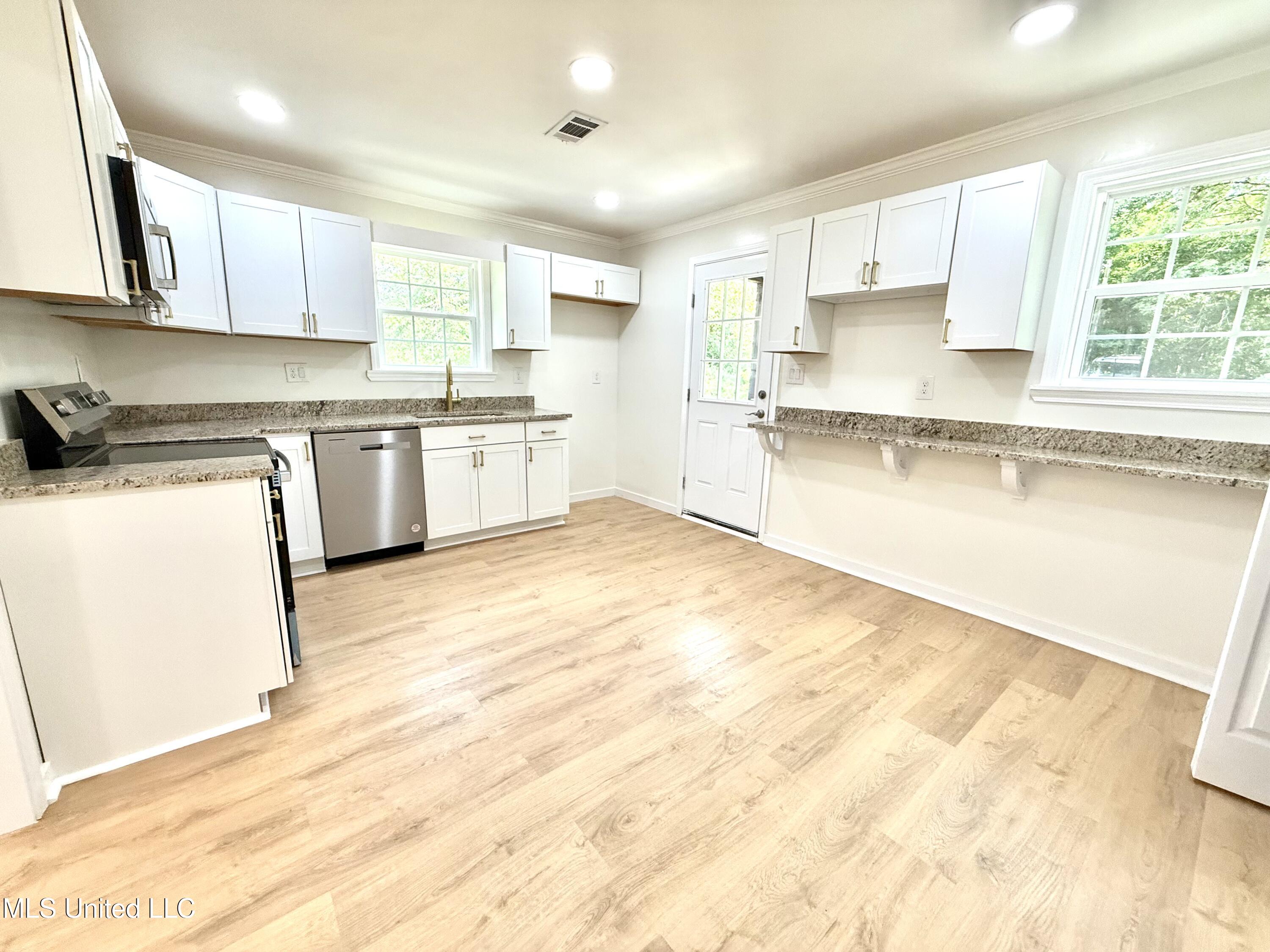 14679 Burton Road Olive Branch, MS 38654 - Photo 7 of 18 IMG_5346