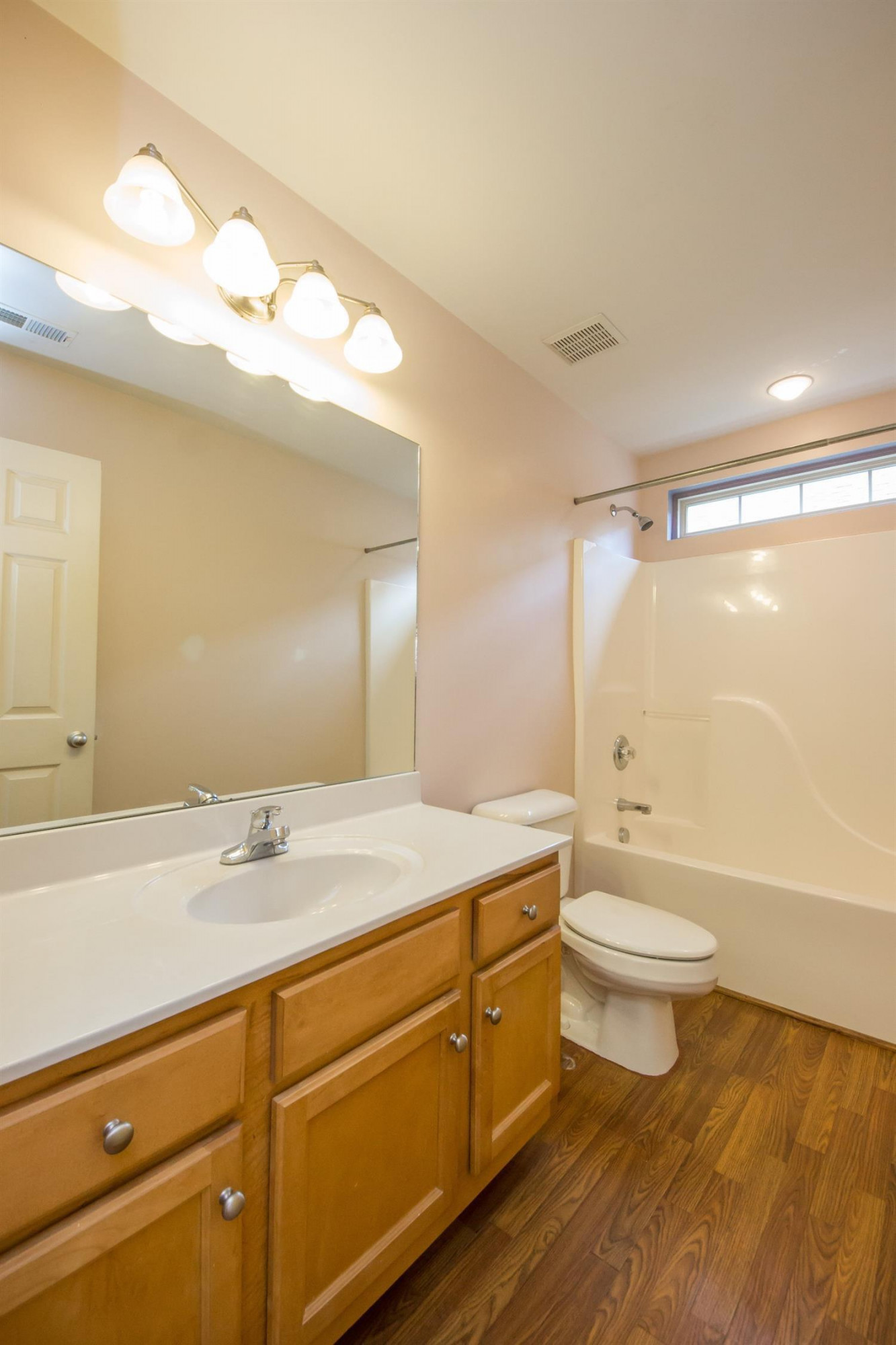2280 Spurr Road Lexington, KY 40511 - Photo 16 of 23 Guest Bathroom