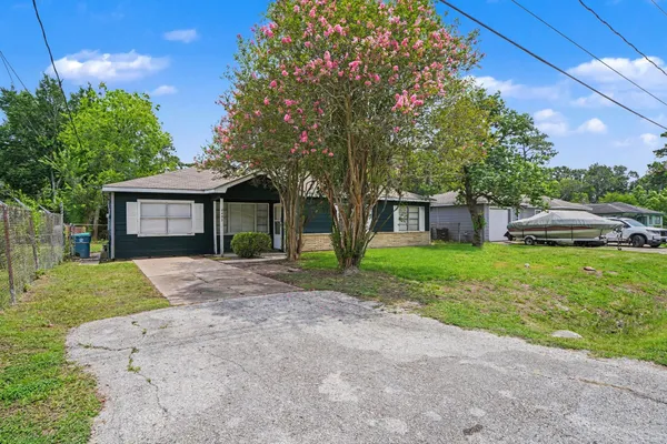 $1,550 | 8433 Woodlyn Road, Houston, TX 77028