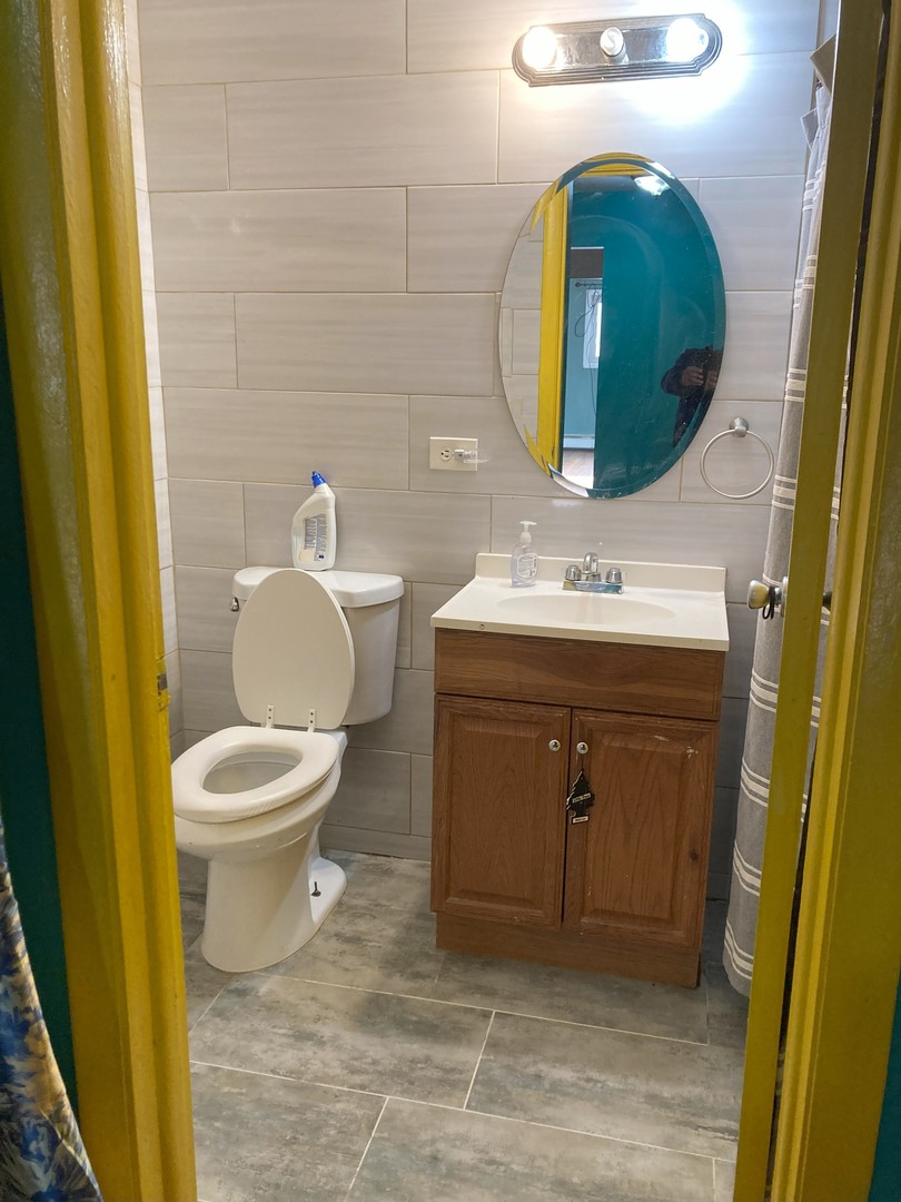 9546 Dee Road, Unit 1B Des Plaines, IL 60016 - Photo 6 of 14 Gallery Image 6