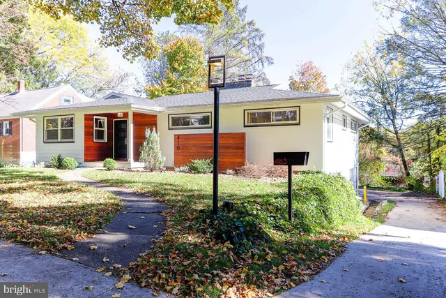 a view of a house with a yard and plants