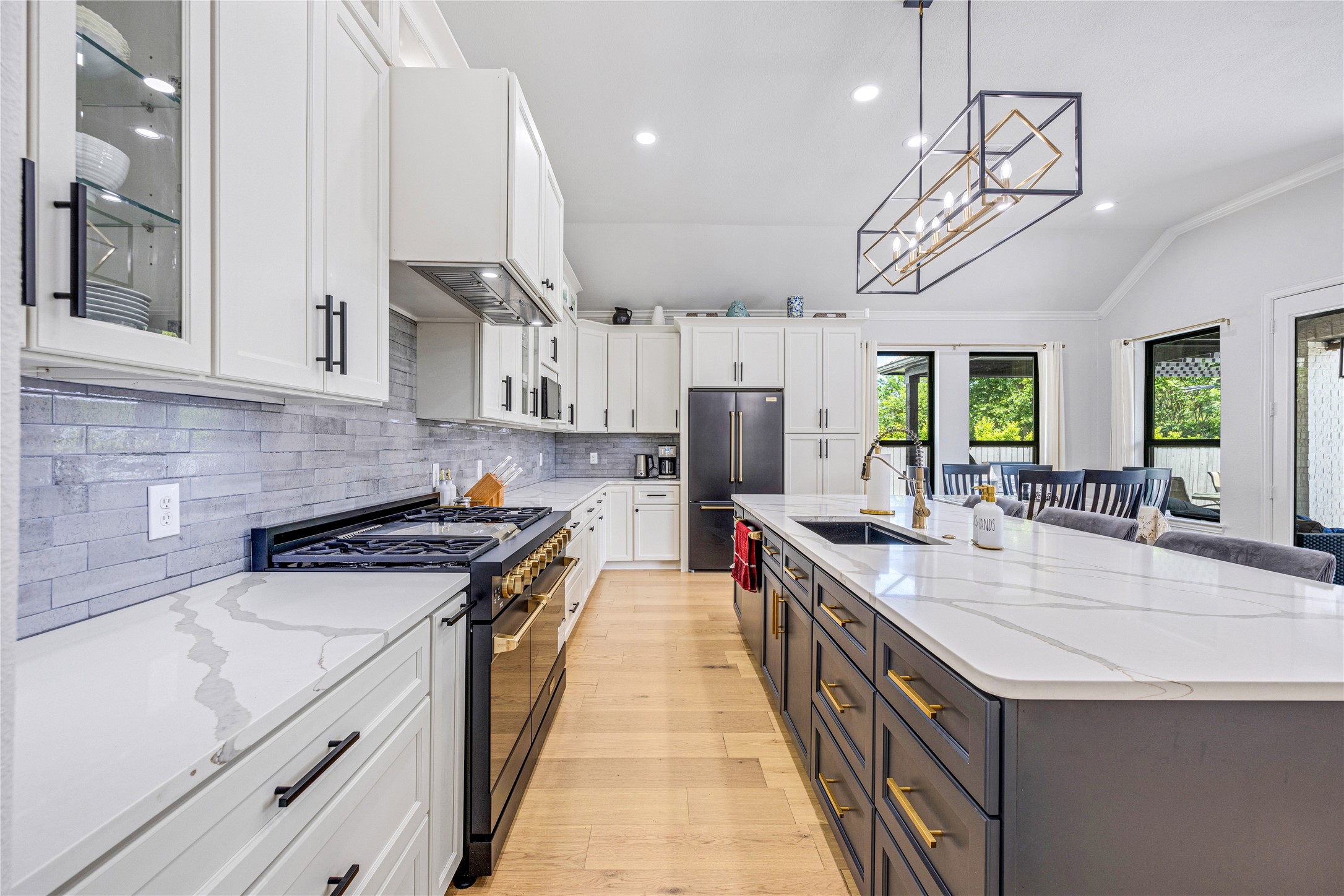 14 Rancher's Trail The Woodlands, TX 77375 - Photo 11 of 27 Kitchen