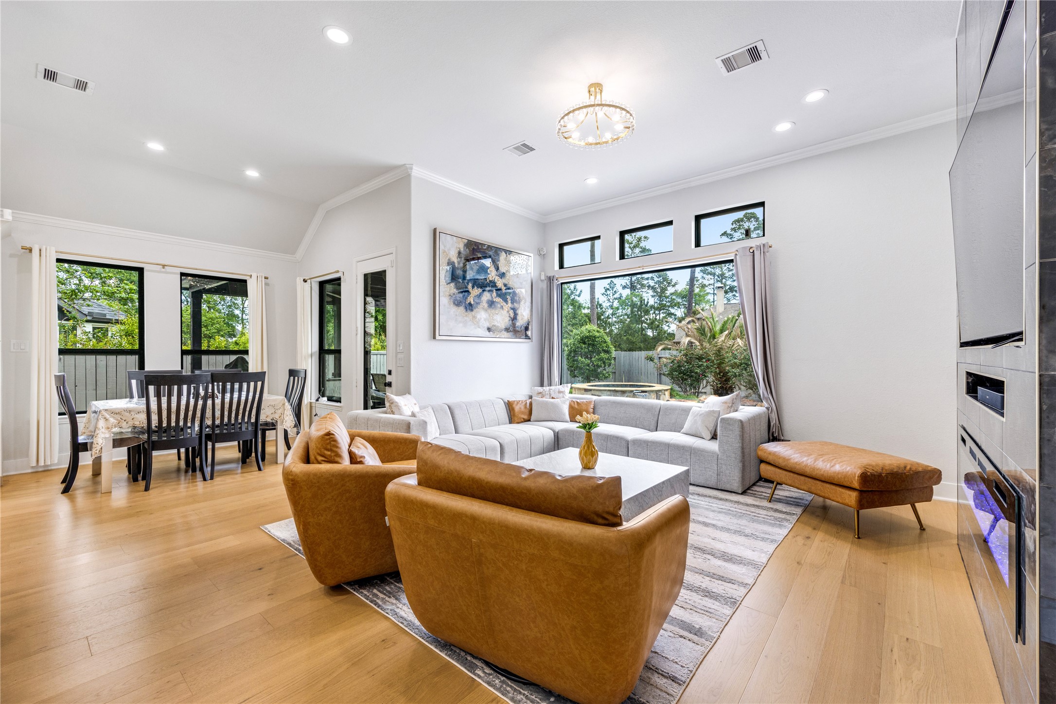 14 Rancher's Trail The Woodlands, TX 77375 - Photo 14 of 27 Living Room