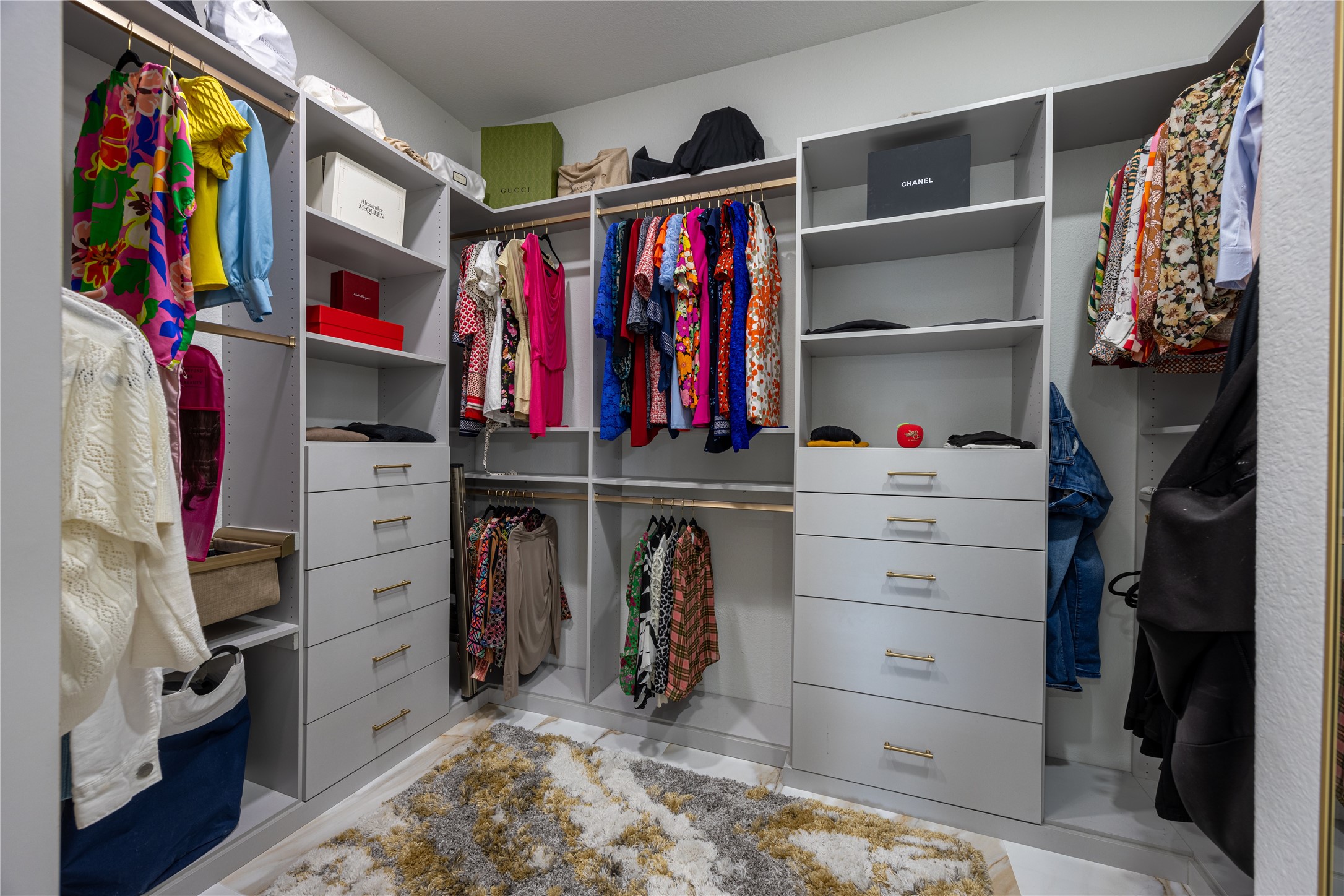 14 Rancher's Trail The Woodlands, TX 77375 - Photo 17 of 27 Master Closet