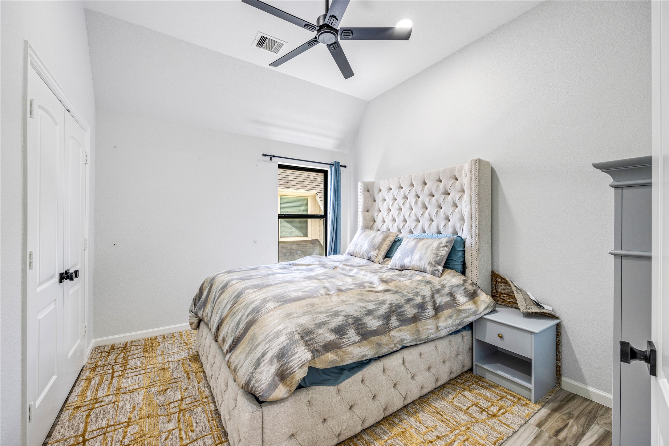 14 Rancher's Trail The Woodlands, TX 77375 - Photo 20 of 27 Upstairs Bedroom 1