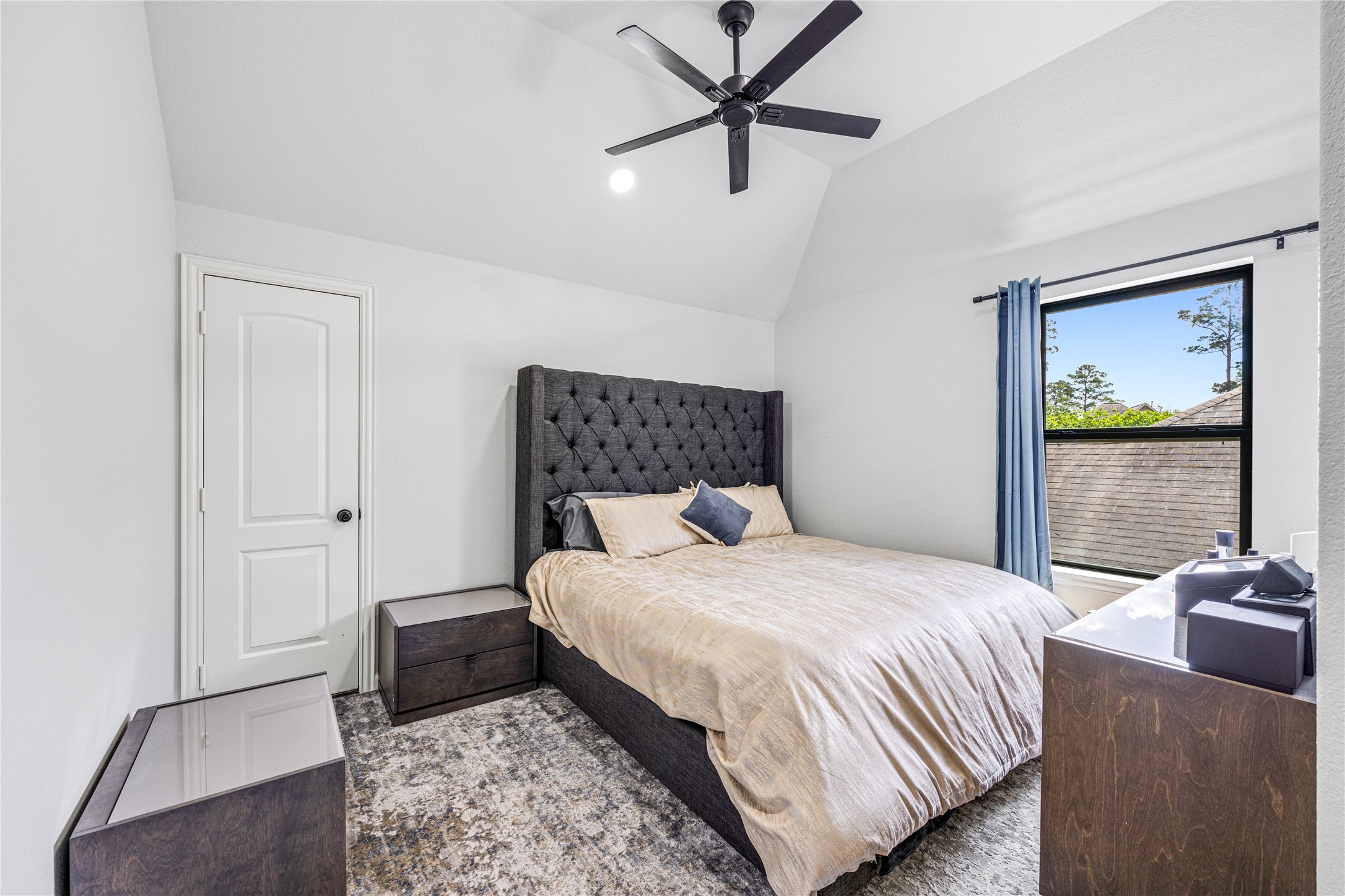 14 Rancher's Trail The Woodlands, TX 77375 - Photo 21 of 27 Upstairs Bedroom 2
