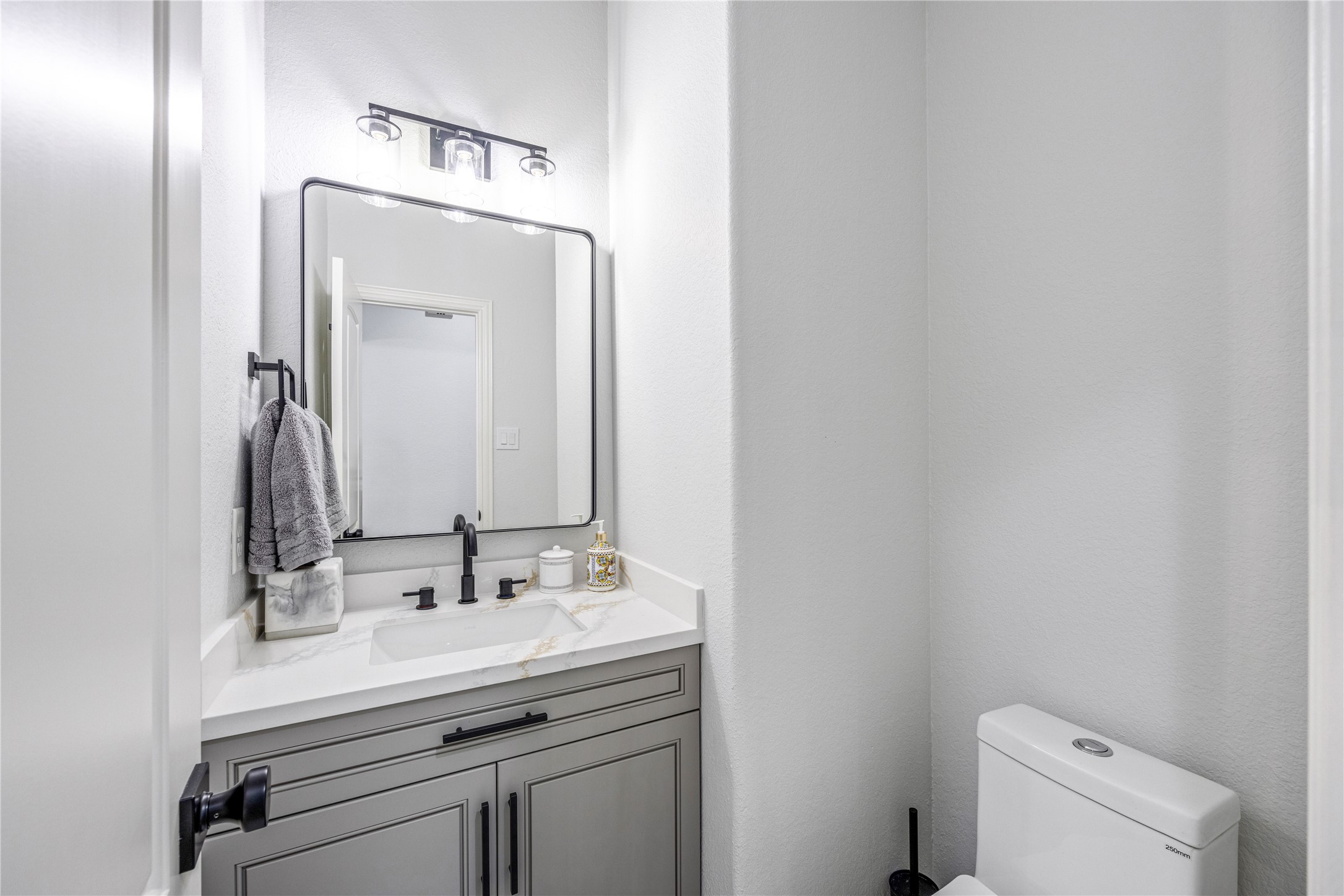 14 Rancher's Trail The Woodlands, TX 77375 - Photo 24 of 27 Upstairs Half Bathroom