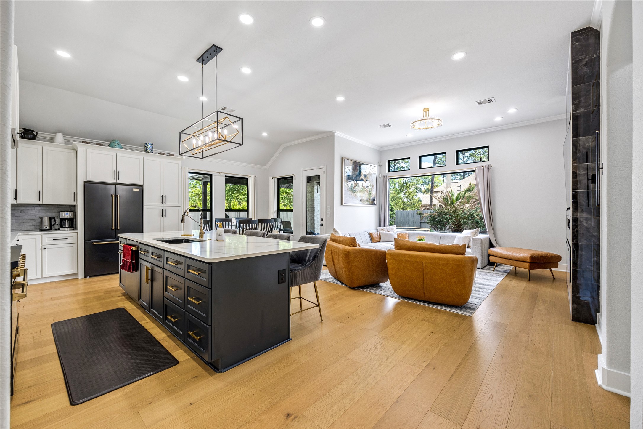 14 Rancher's Trail The Woodlands, TX 77375 - Photo 9 of 27 Kitchen