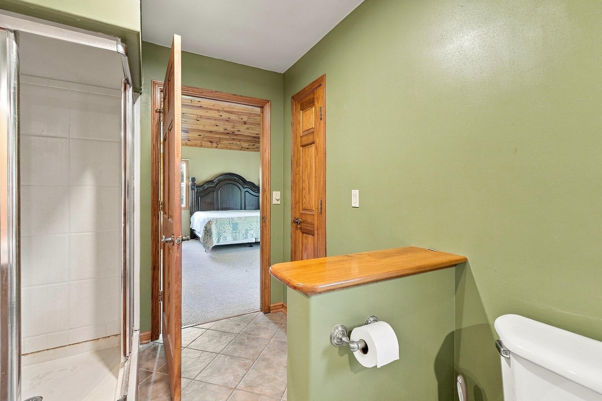 W808 Froelich Road Sullivan, WI 53178 - Photo 28 of 61 28_Primary_Bathroom_View_10