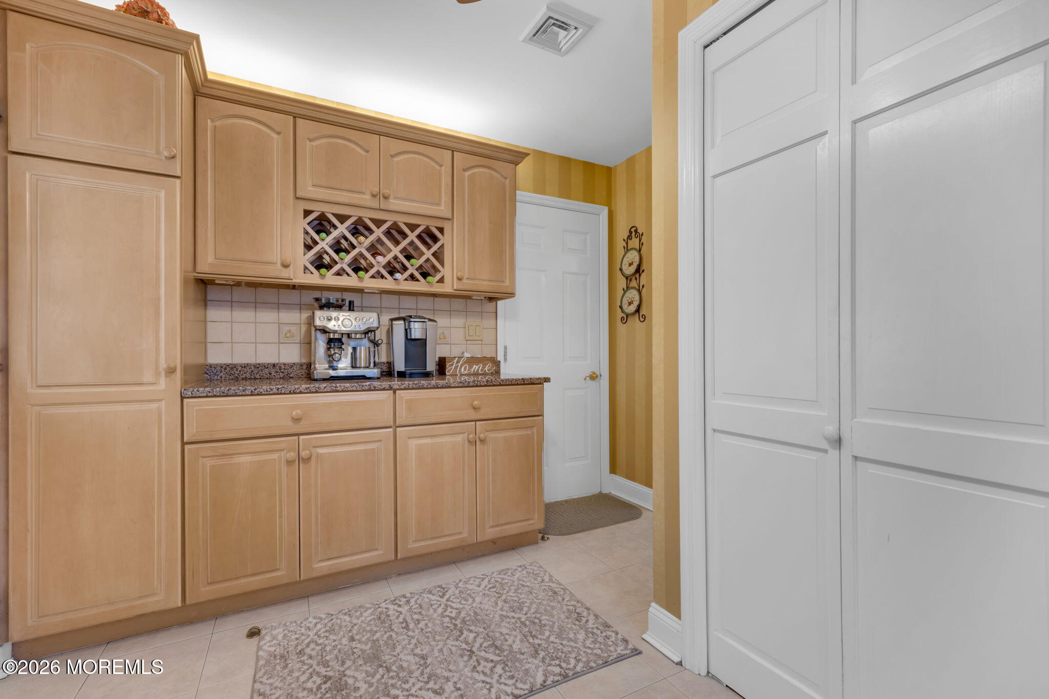 155 Meadow Road Clark, NJ 07066 - Photo 25 of 48 29-web-or-mls-2M1A0555
