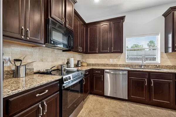 $5,300 | 3204 West Marlin Avenue, Tampa, FL 33611