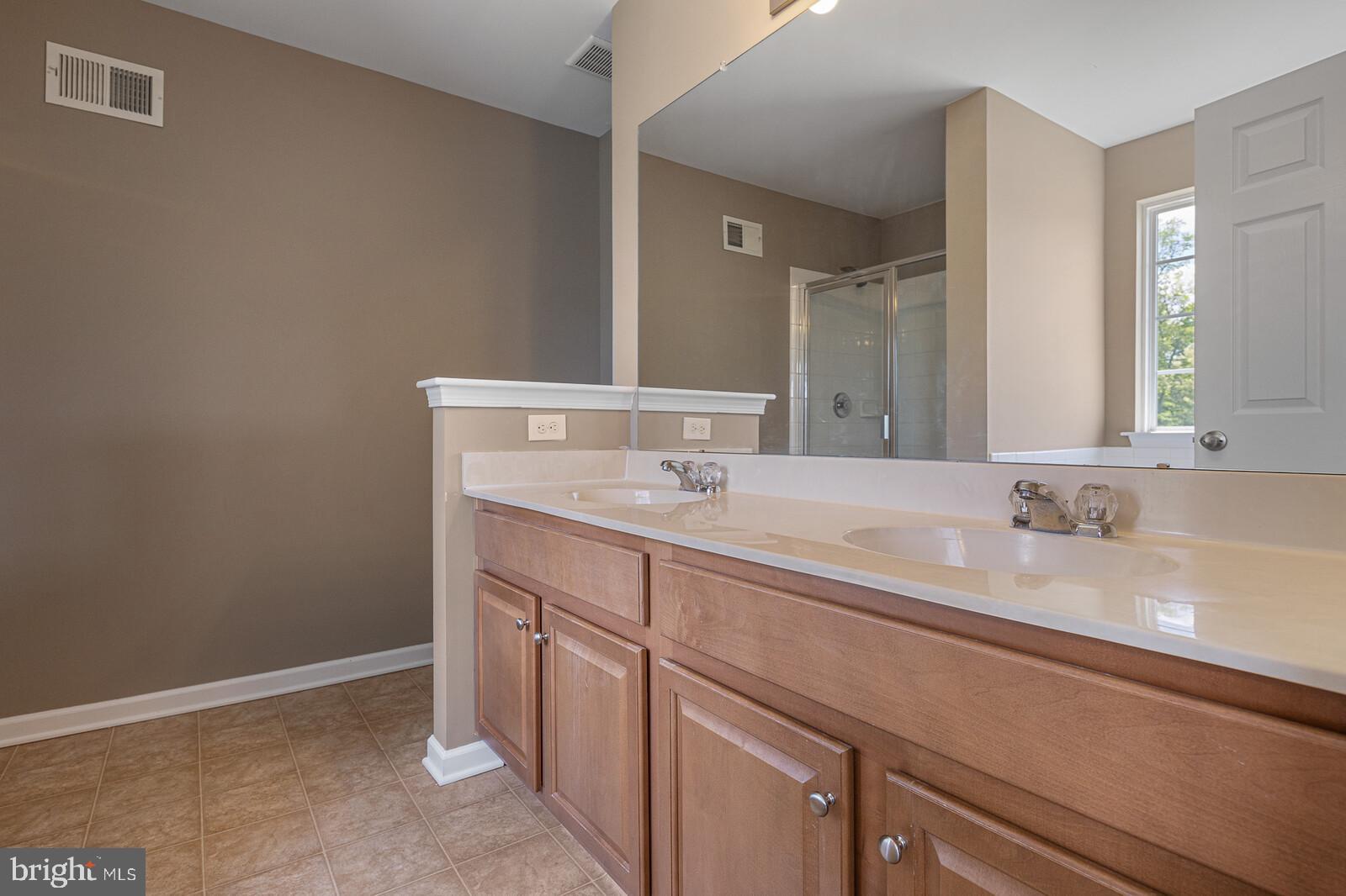 7 Buckeye Road Swedesboro, NJ 08085 - Photo 13 of 34 Master bathroom