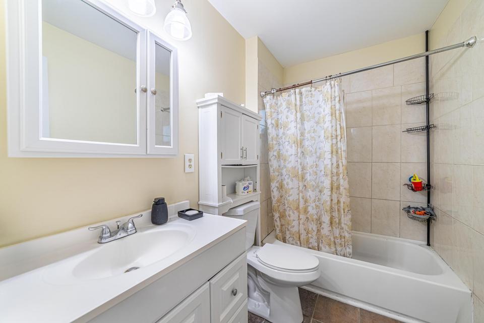516 Nathan Hale Road, Unit 1 West Palm Beach, FL 33405 - Photo 19 of 24 Unit1-Bathroom