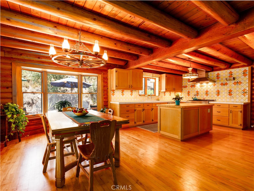 Main Kitchen & Dinning